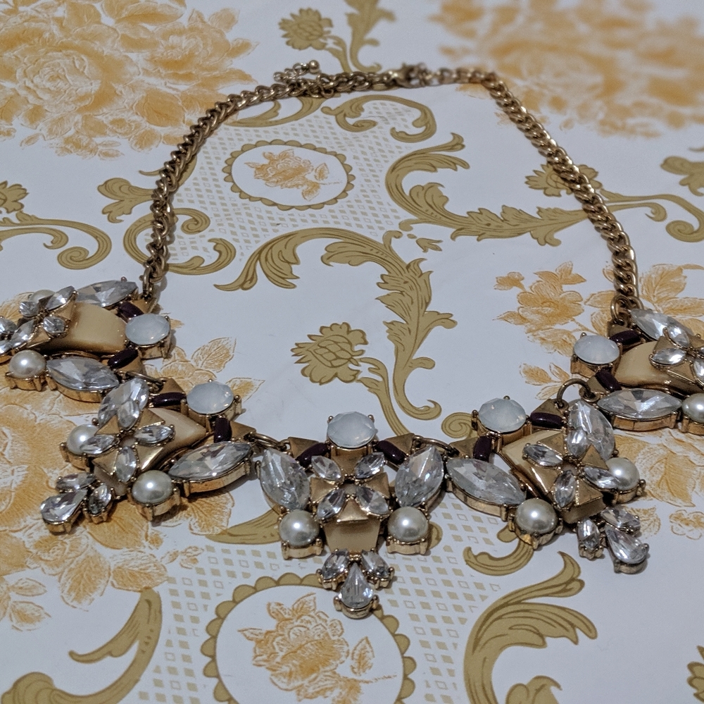 Stone pearl statement necklace
